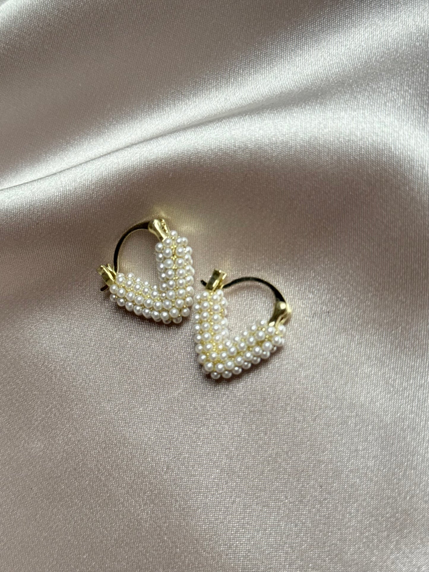 Sweet Pearl Heart Drop Earrings Hollow V-Shaped Drop Oil Earrings