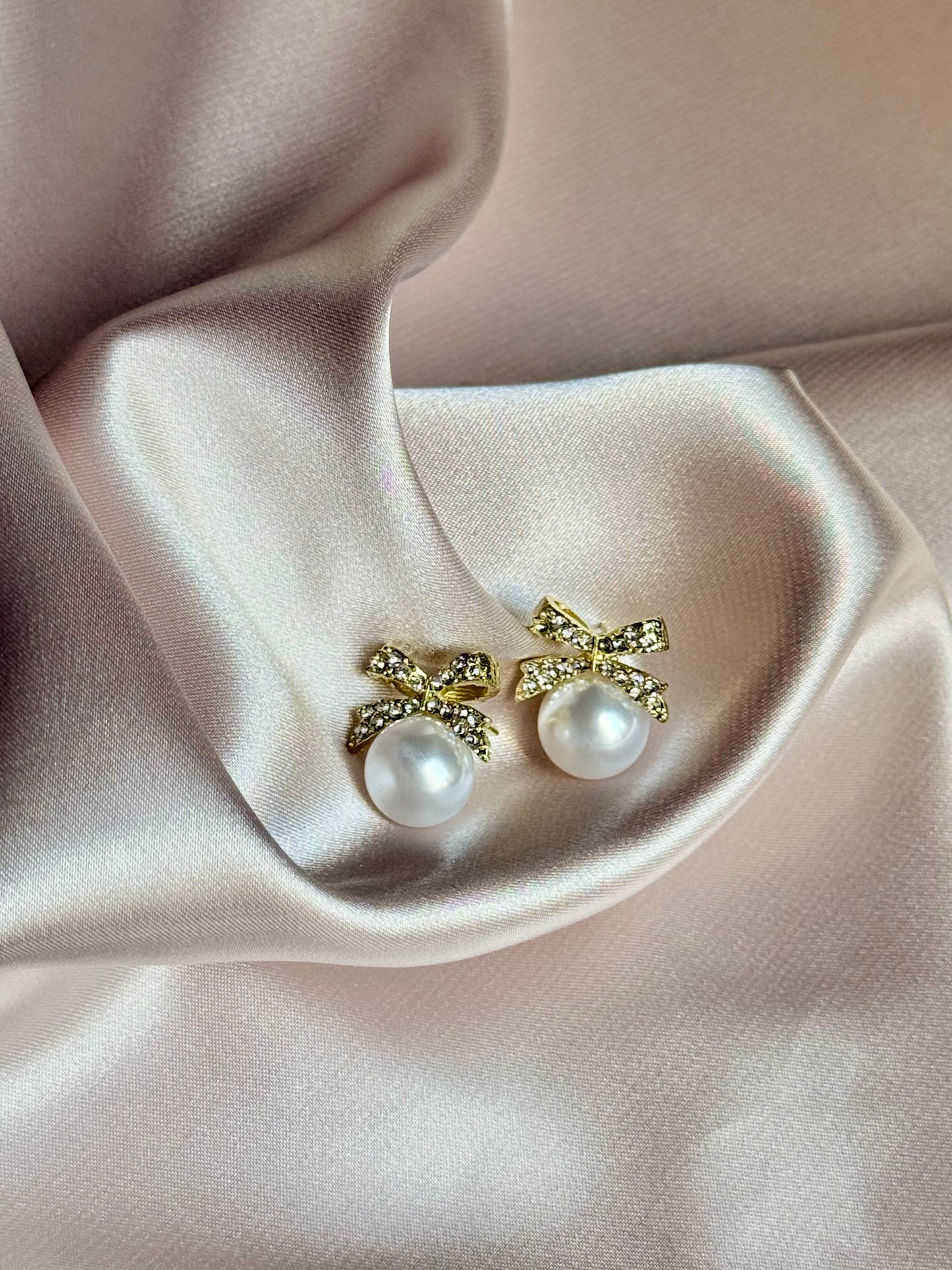 Bow Pearl Earrings Gold White Pearl