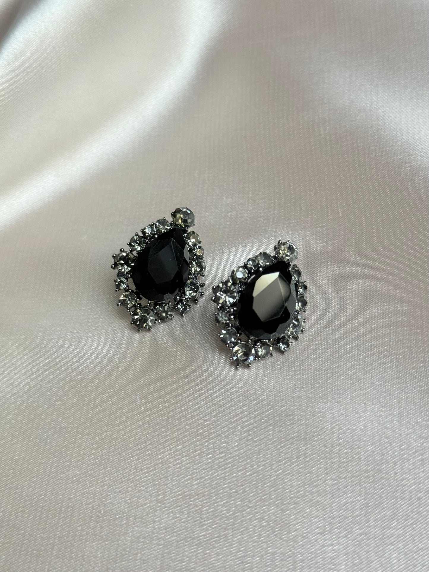 Black zircon stone stud earrings