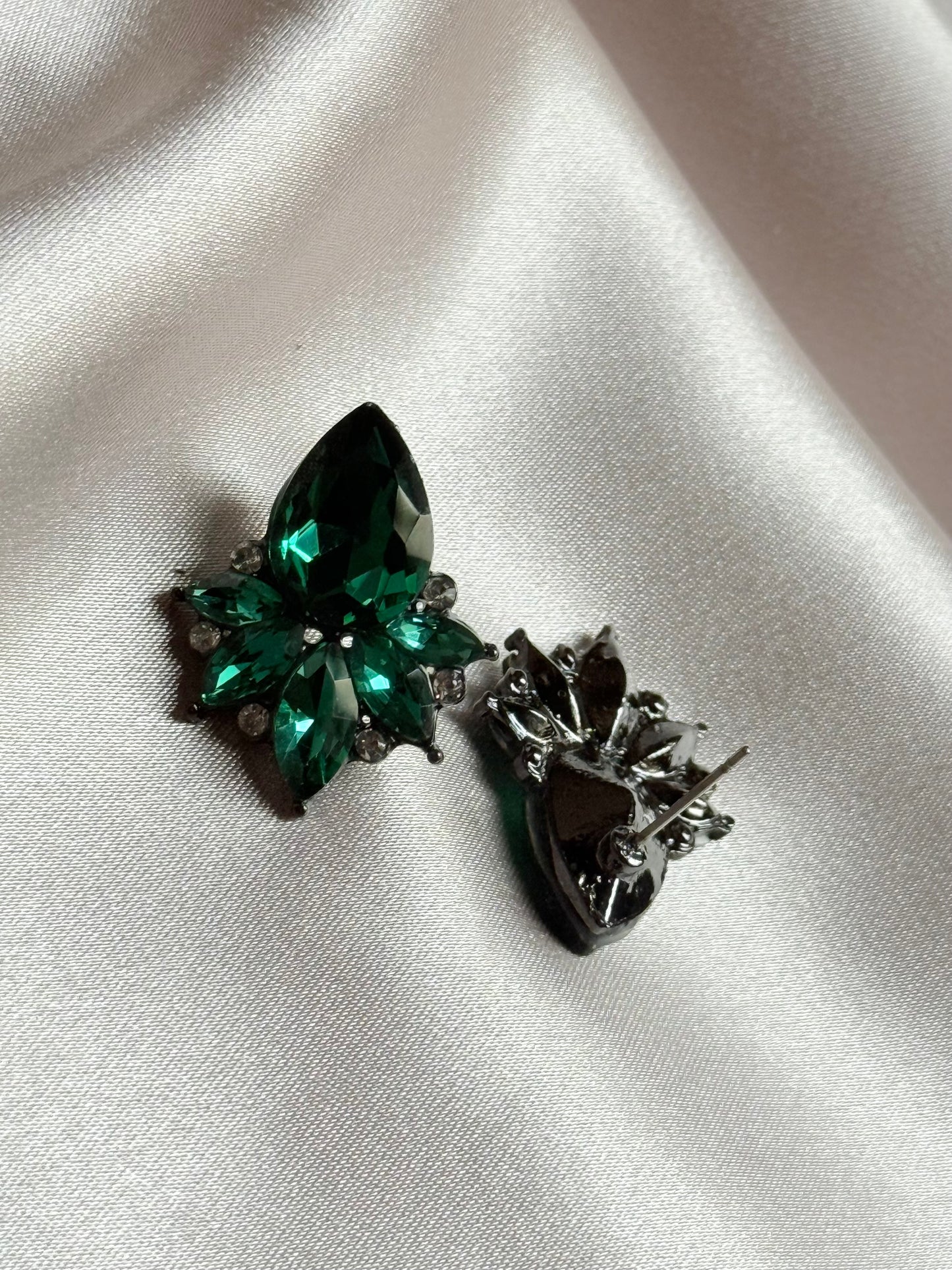 VEYO Classic Crystal Stud Earrings