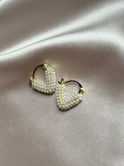 Sweet Pearl Heart Drop Earrings Hollow V-Shaped Drop Oil Earrings