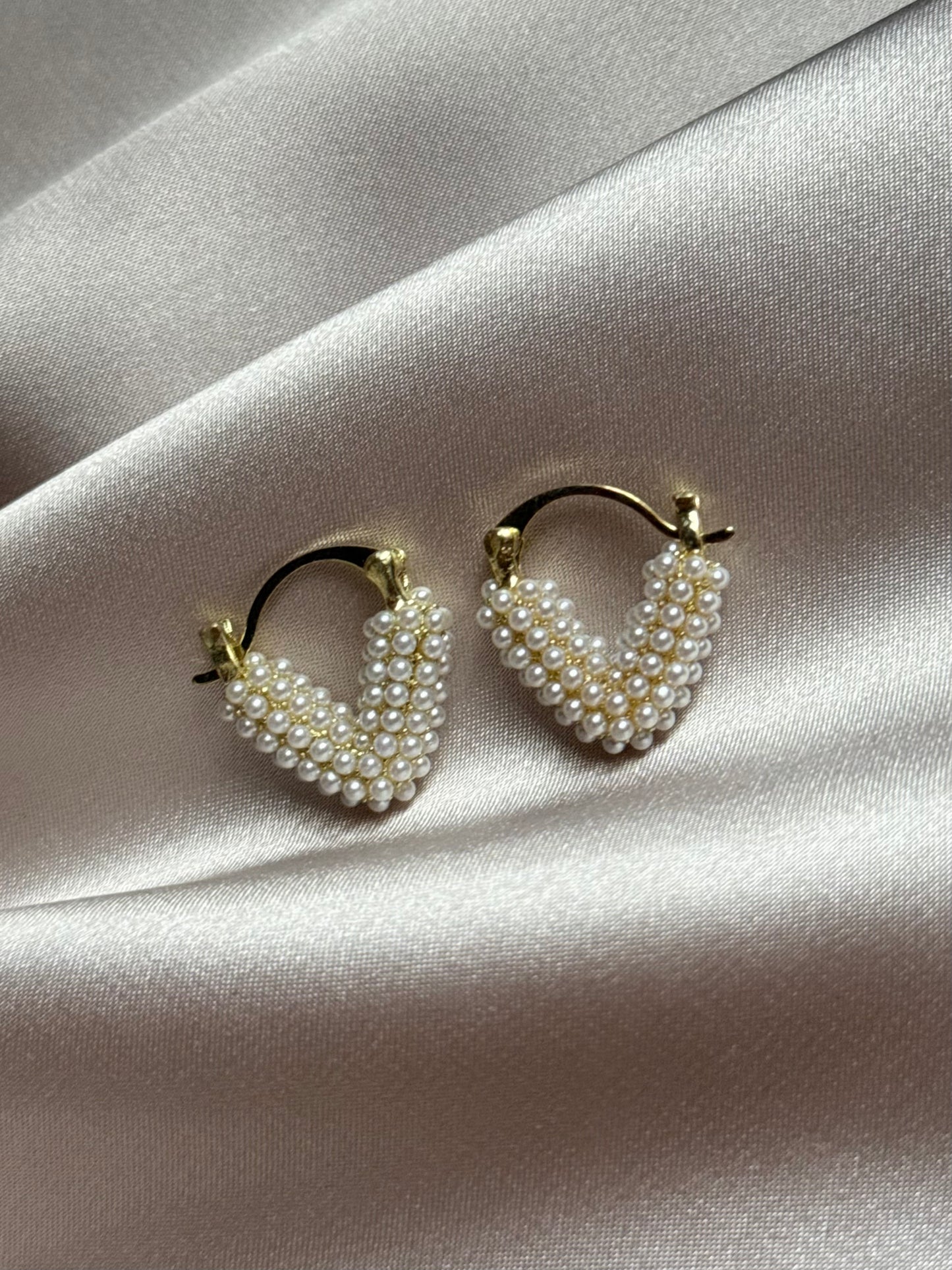 Sweet Pearl Heart Drop Earrings Hollow V-Shaped Drop Oil Earrings