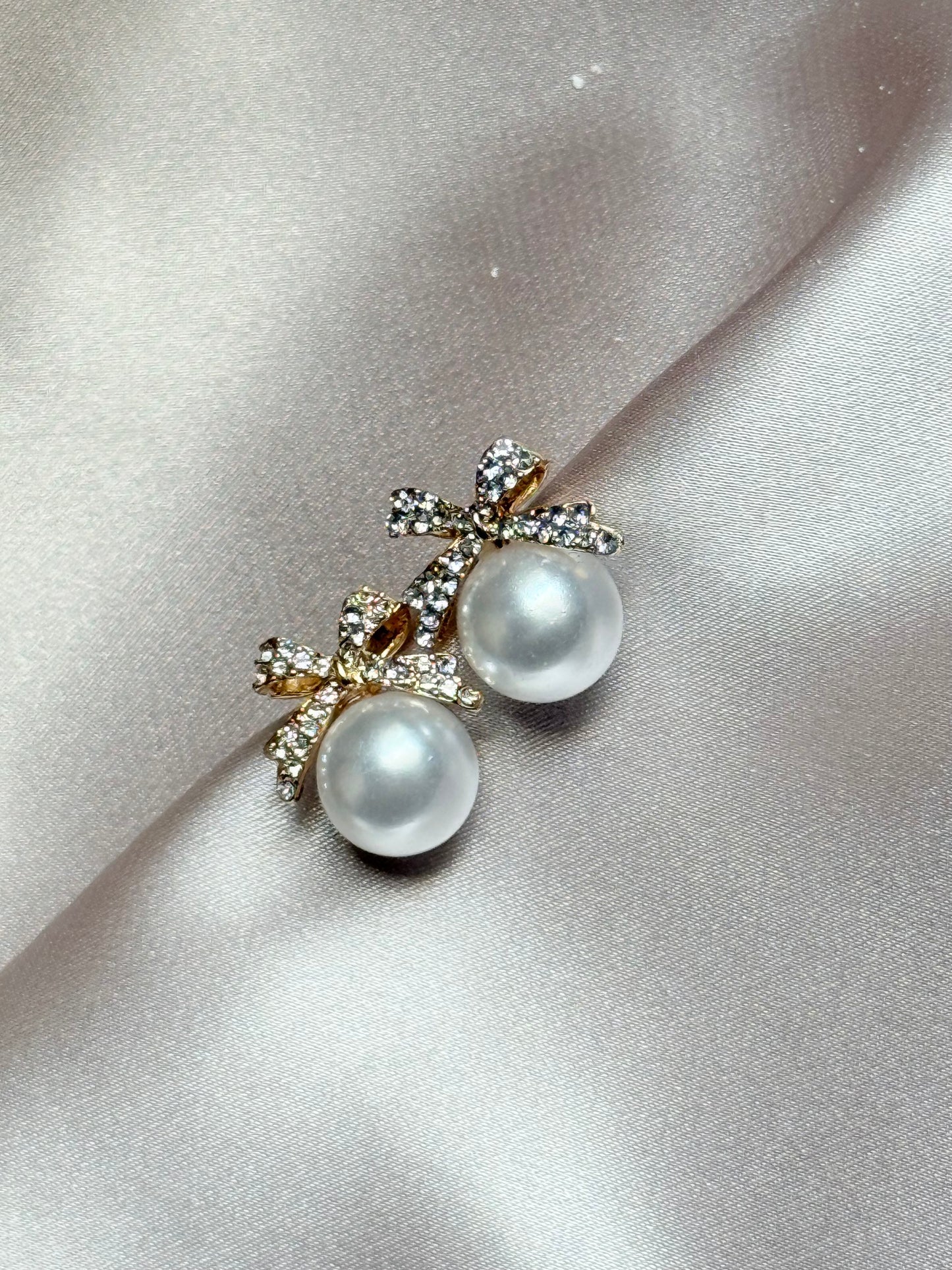Bow Pearl Diamond Earring