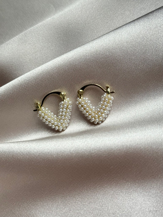 Sweet Pearl Heart Drop Earrings Hollow V-Shaped Drop Oil Earrings