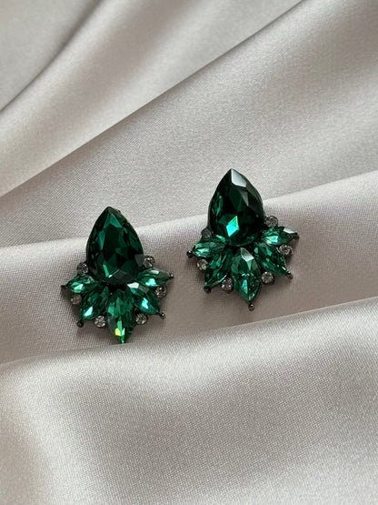VEYO Classic Crystal Stud Earrings