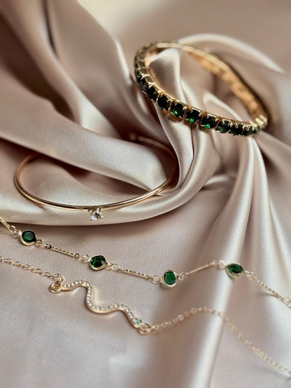 4Pcs/Set Snake Green Gemstone Bangle Rhinestone Full Metal Bracelet.                    High-quality rhinestones, like cubic zirconia, would add to the luxury feel.