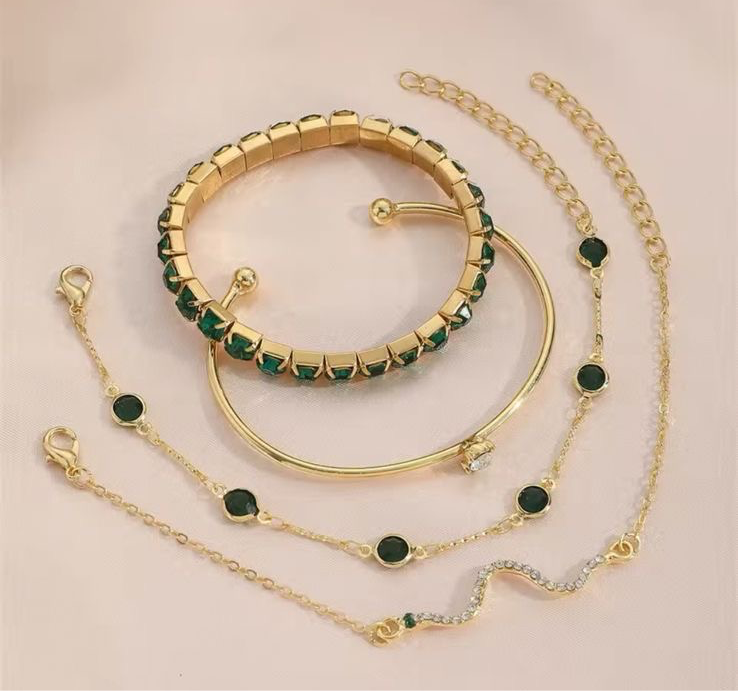 4Pcs/Set Snake Green Gemstone Bangle Rhinestone Full Metal Bracelet.                    High-quality rhinestones, like cubic zirconia, would add to the luxury feel.