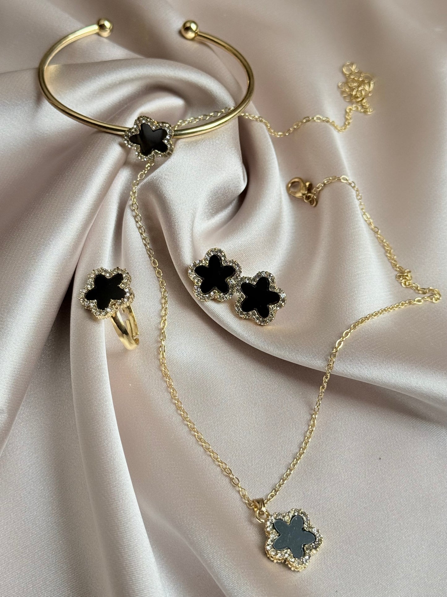 New Gold-Plated Silver Flowers 5 Pieces/Set Bracelet Pendant Necklace Earrings