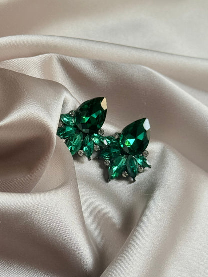 VEYO Classic Crystal Stud Earrings