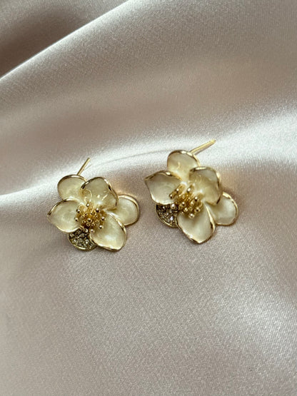 Exquisite Floral Patterned Women's Earrings