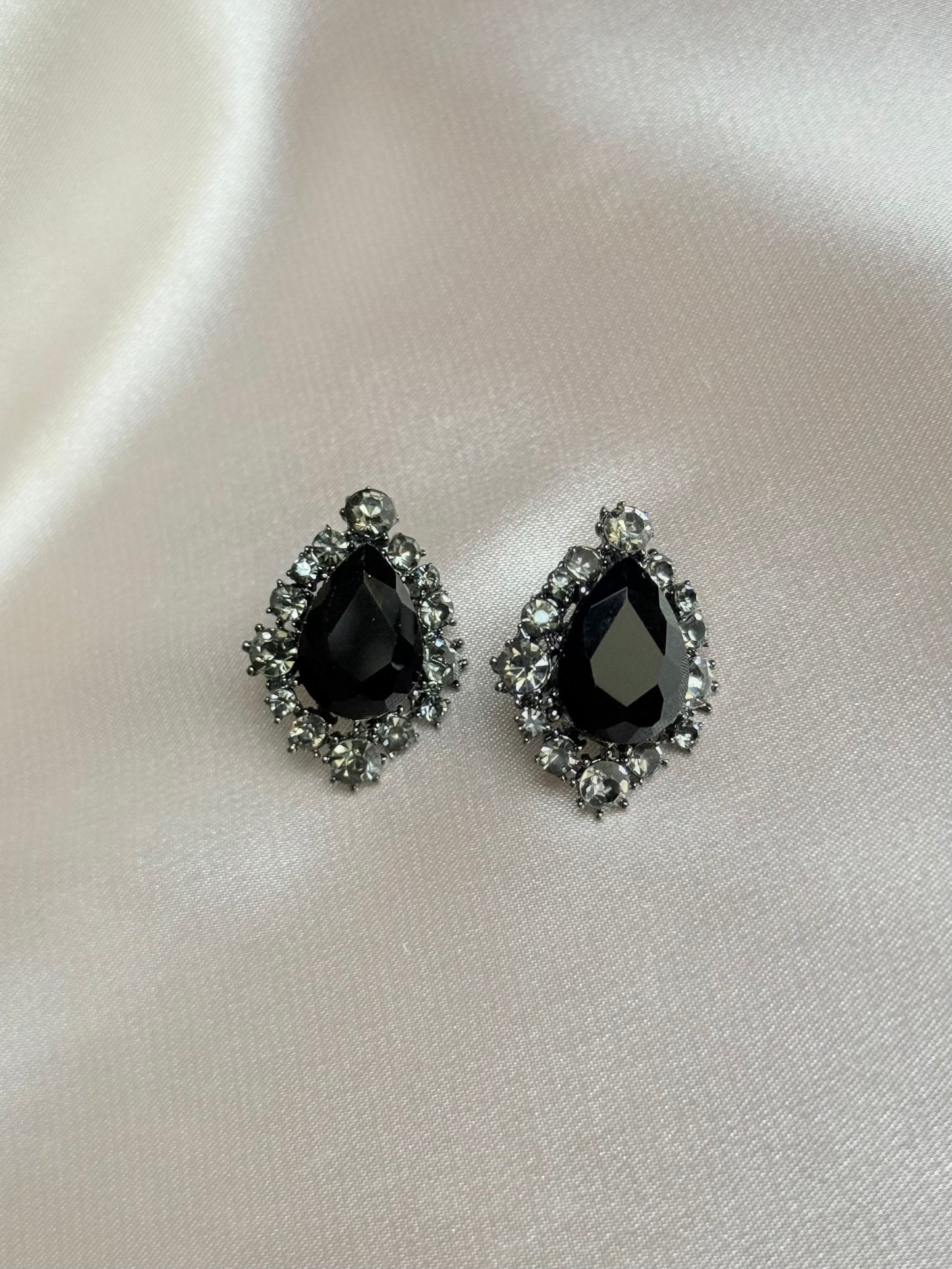 Black zircon stone stud earrings