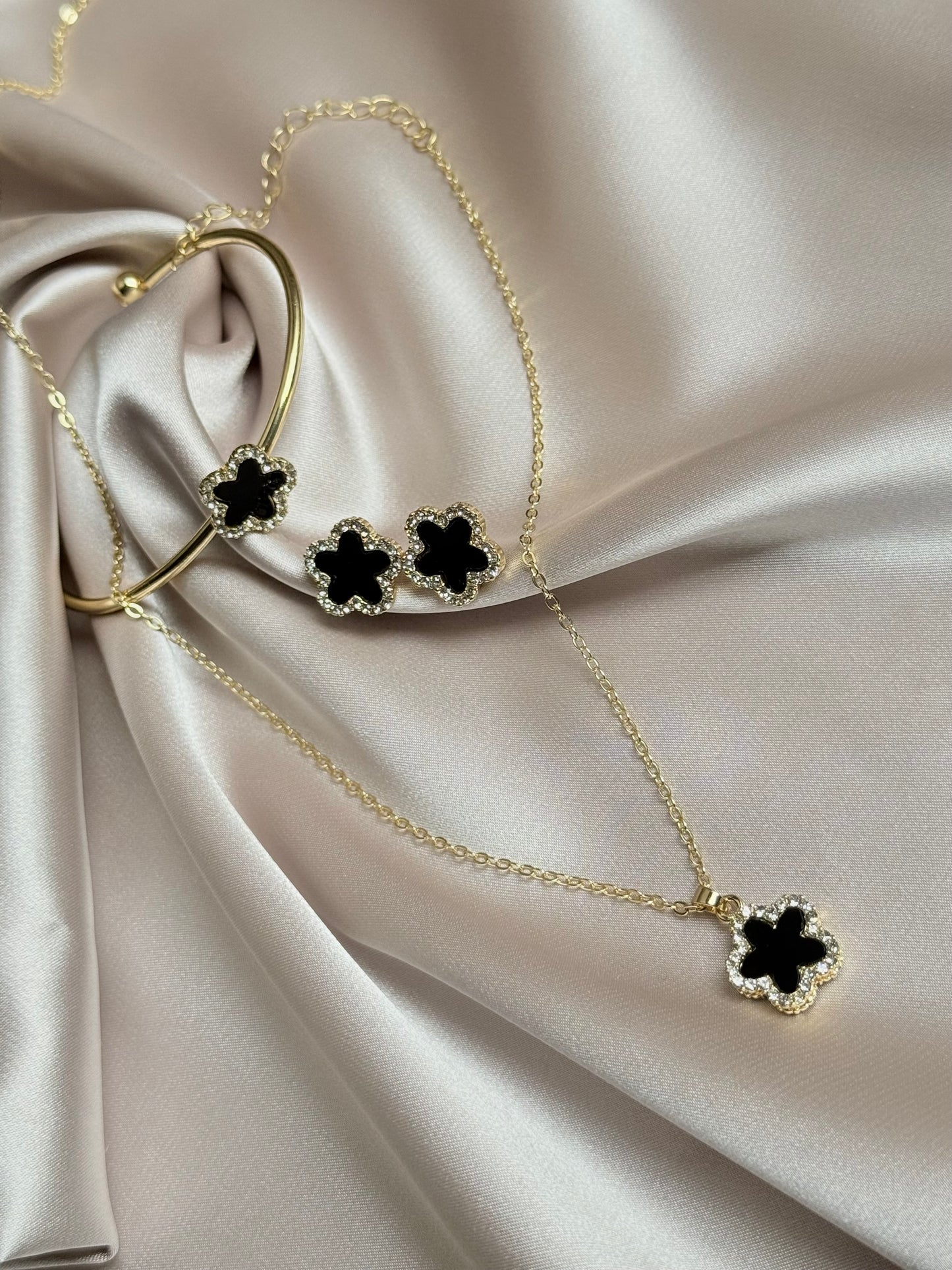 New Gold-Plated Silver Flowers 5 Pieces/Set Bracelet Pendant Necklace Earrings