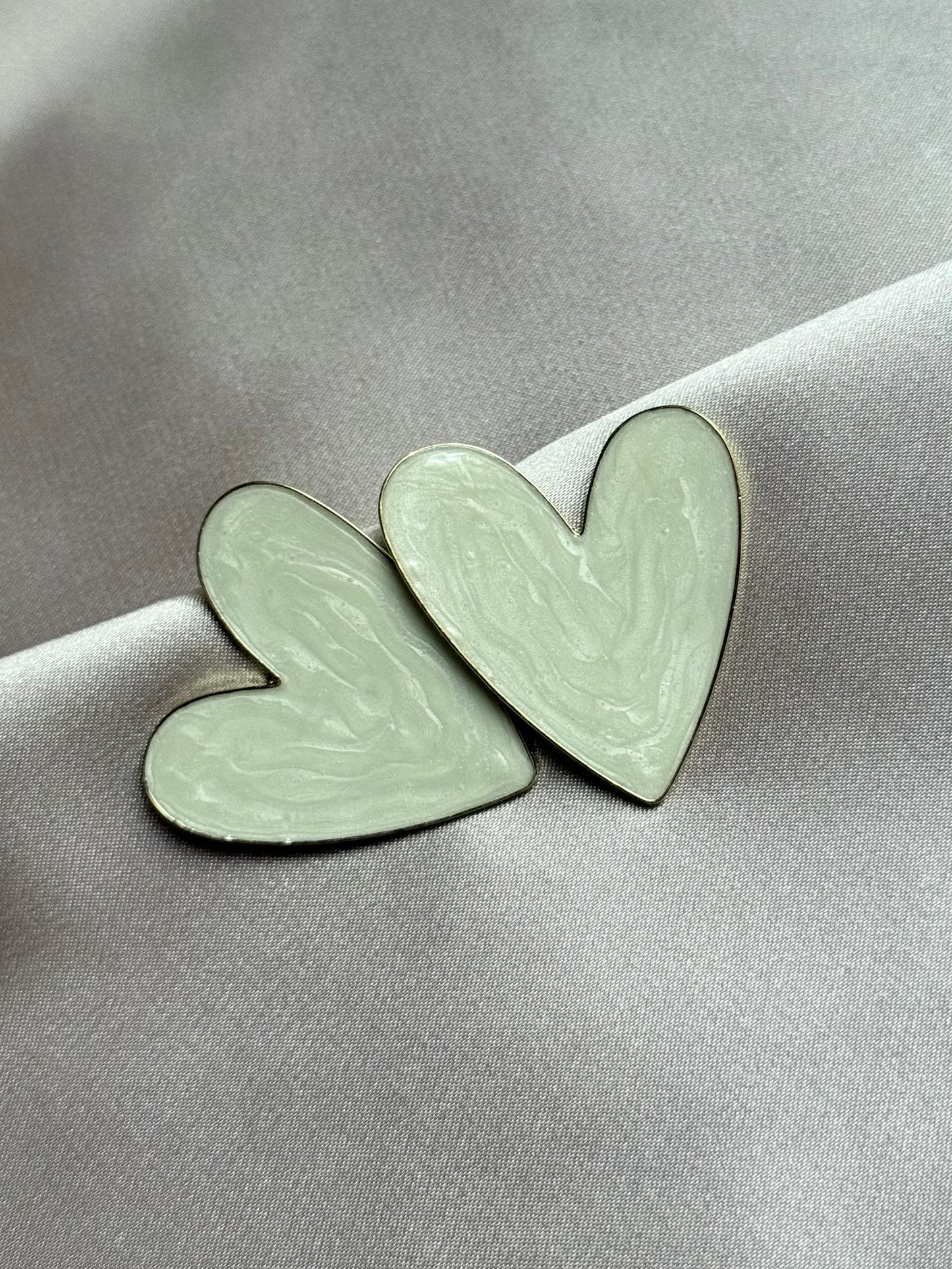 Simple Temperament Metal Enamle Love Heart Clip Earrings