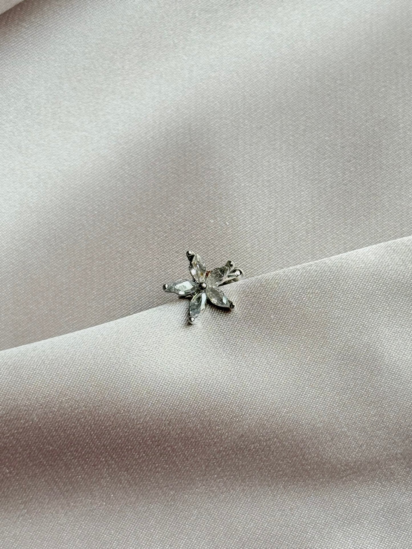 Star Ear stud
