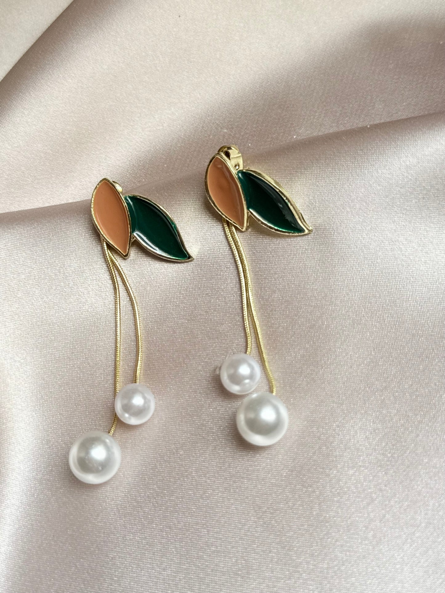 Leaf Pearl Earring
