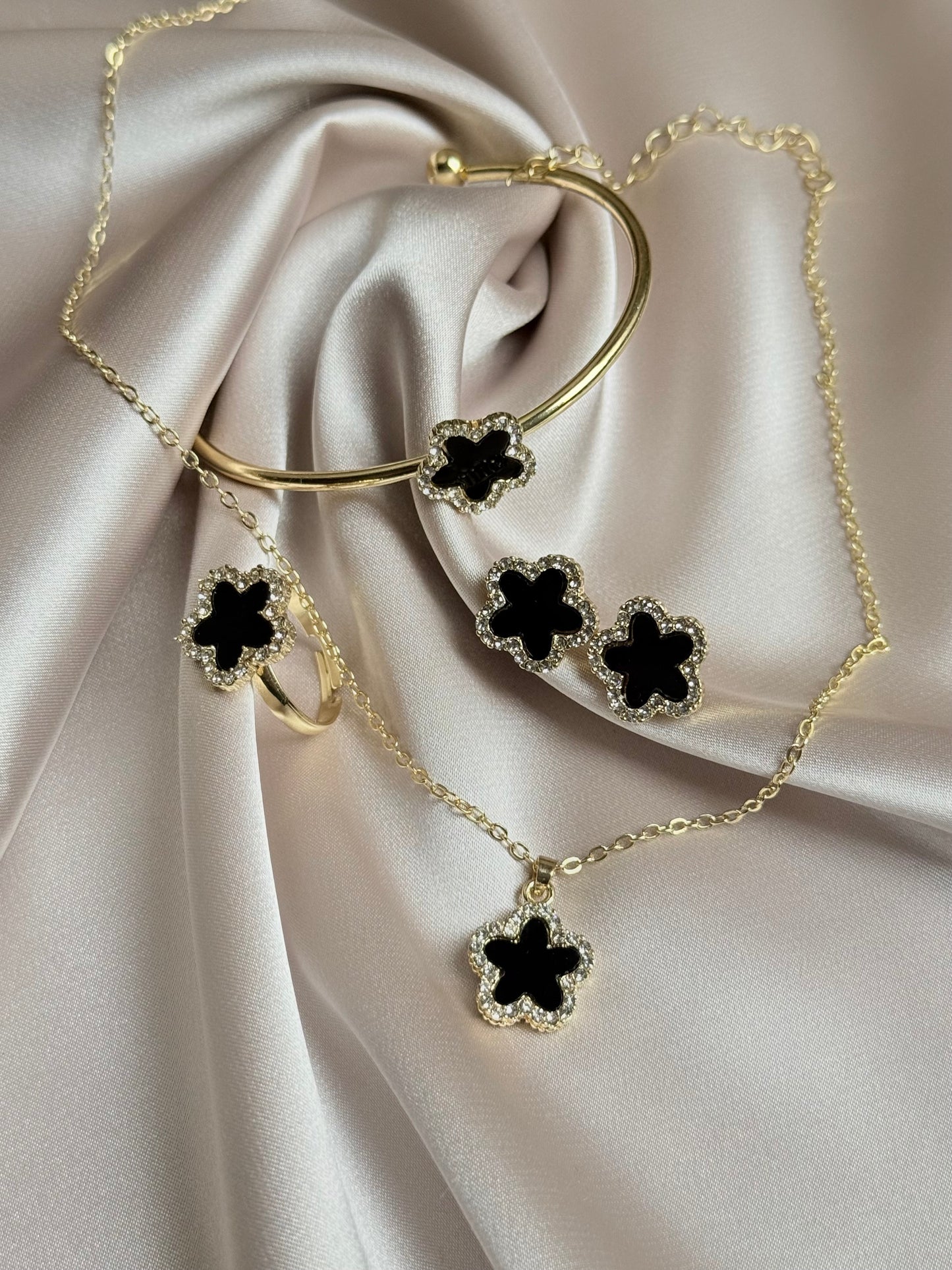 New Gold-Plated Silver Flowers 5 Pieces/Set Bracelet Pendant Necklace Earrings