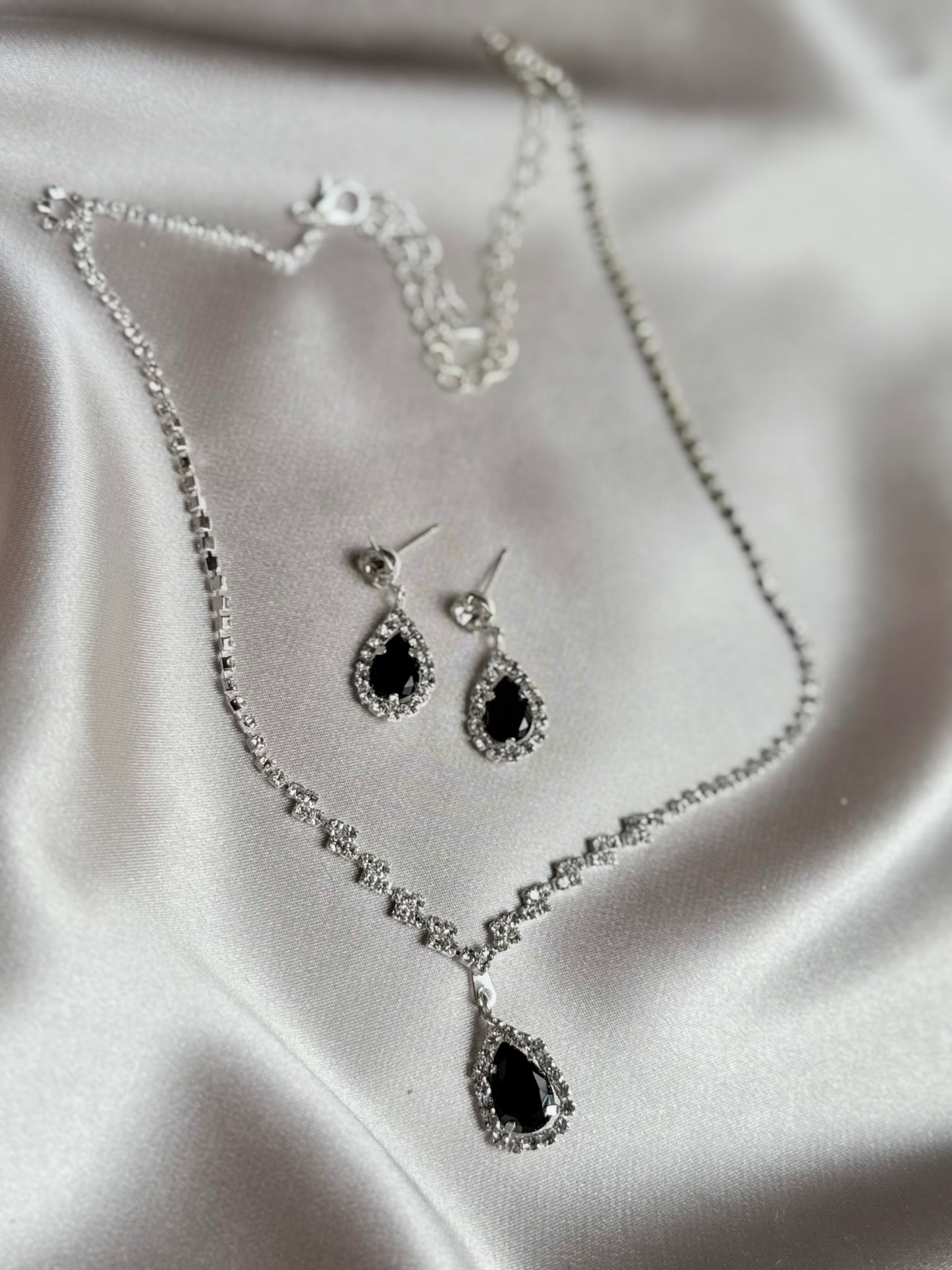 Luxury Crystal black stone Necklace Earrings For Women High-end Rhinestone Pendant Clavicle Chain