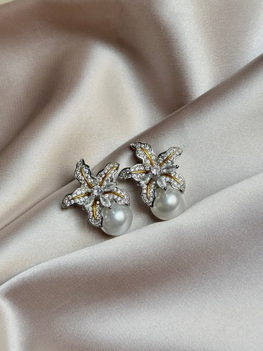 Hot two tone flower simulated pearl zirconia earrings