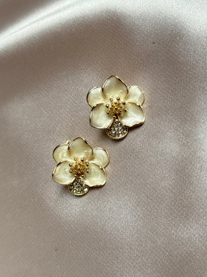 Exquisite Floral Patterned Women's Earrings